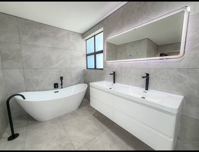 4 BEDROOM FREEHOLD FOR SALE IN MIDSTREAM HEIGHTS